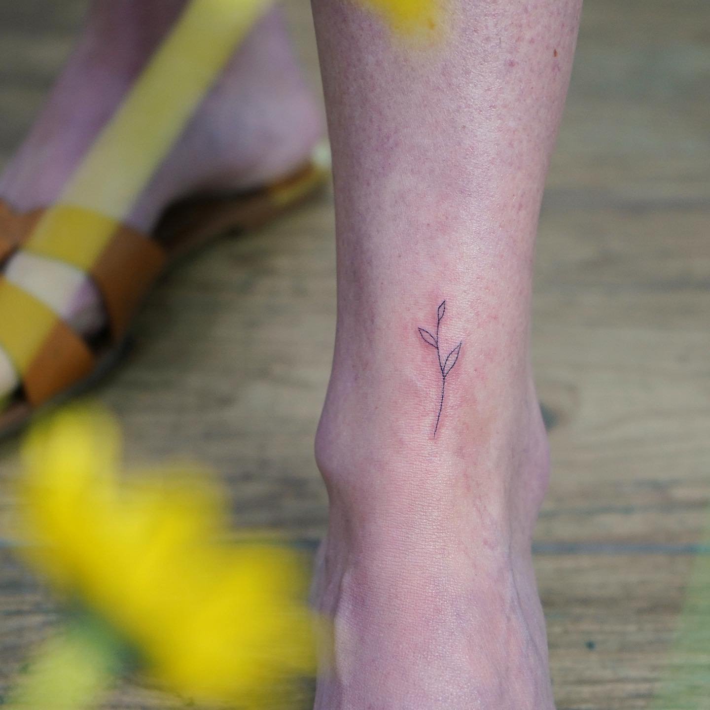 Fineline-Tattoo · Ast · Knöchel · Sinkply Zürich