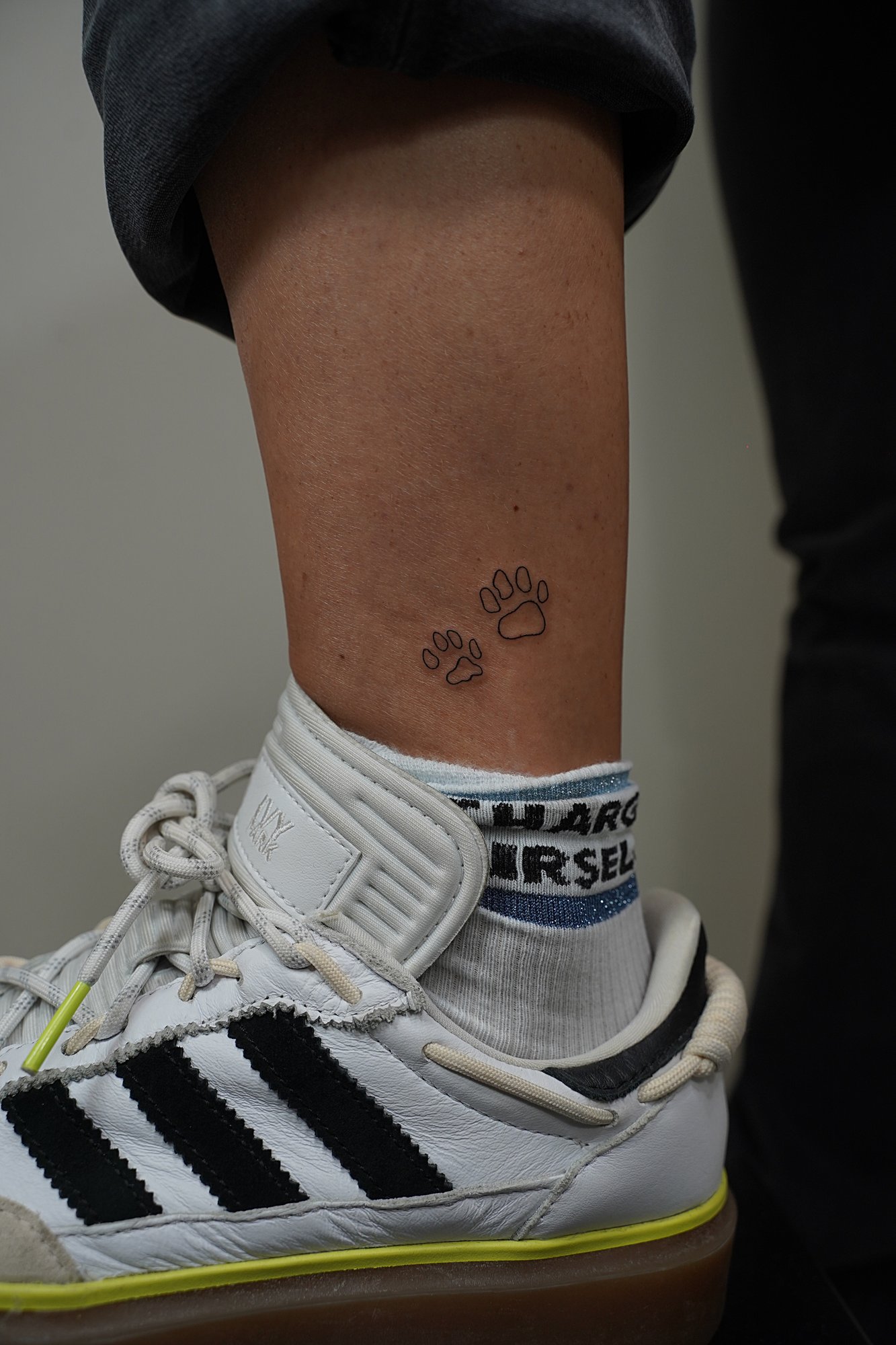 Tatuaje de hojas trigo en zona desconocida, línea fina