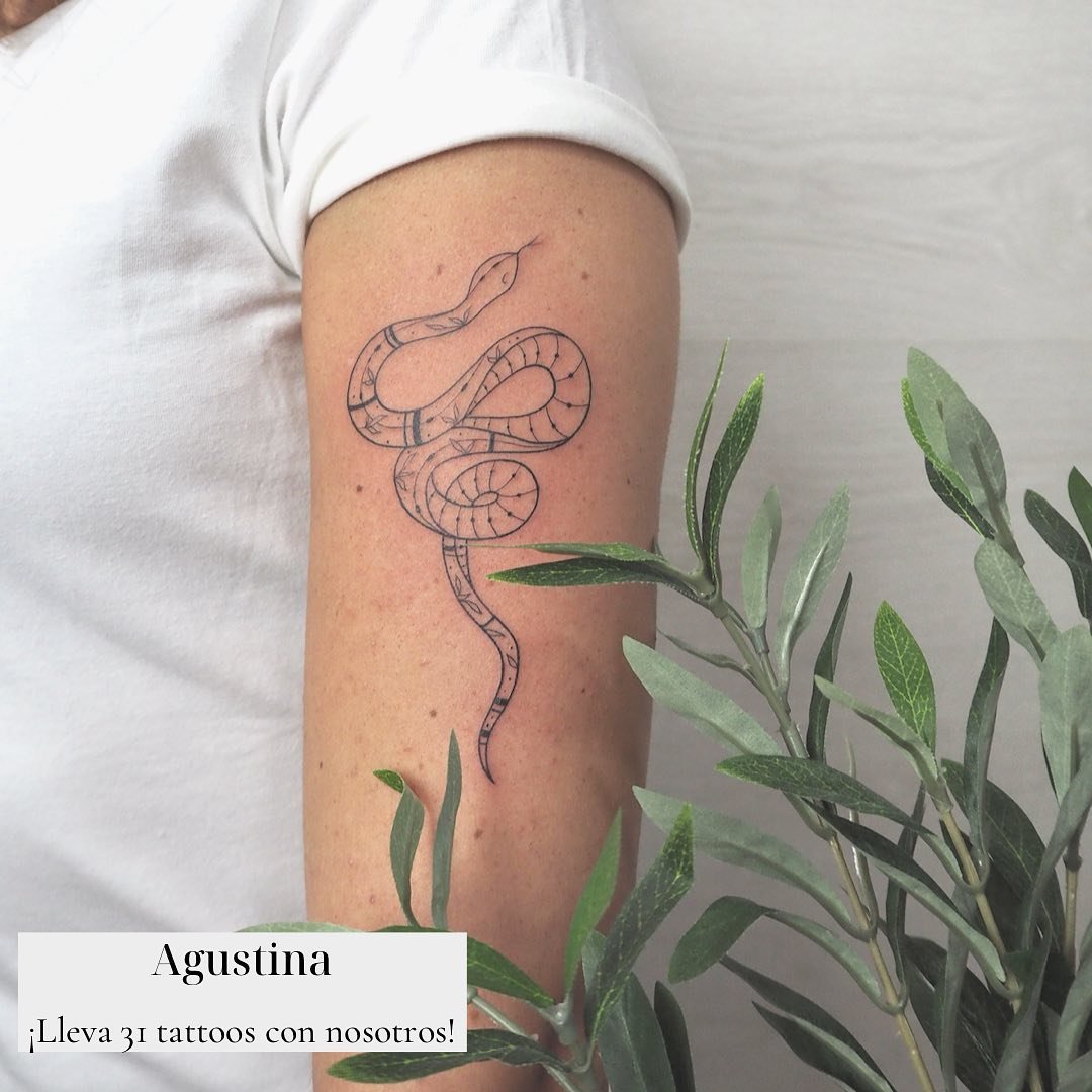 Tatuaje de geometrico en antebrazo, línea fina Sinkply Madrid