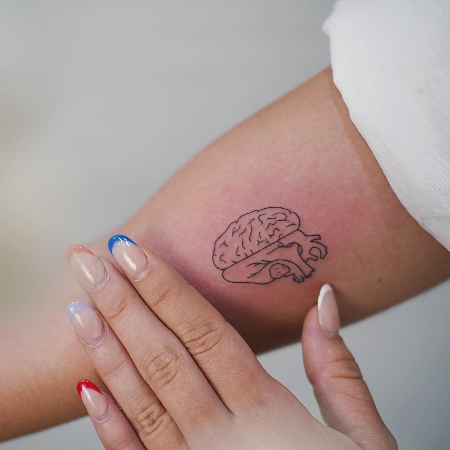 Fineline-Tattoo · Geometrisch · Unterarm · Sinkply Zürich