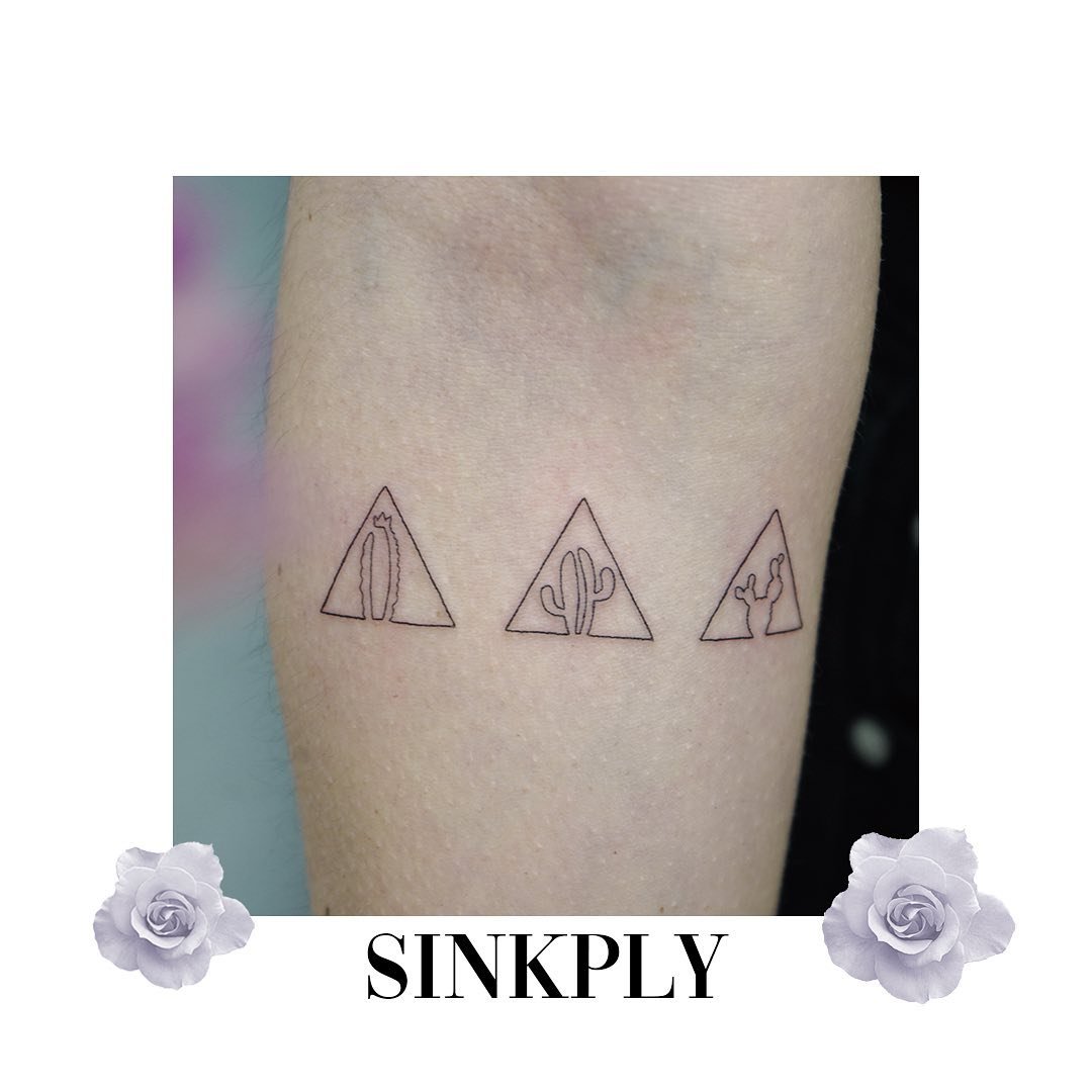 Tatuaje de geometrico en antebrazo, línea fina Sinkply Madrid