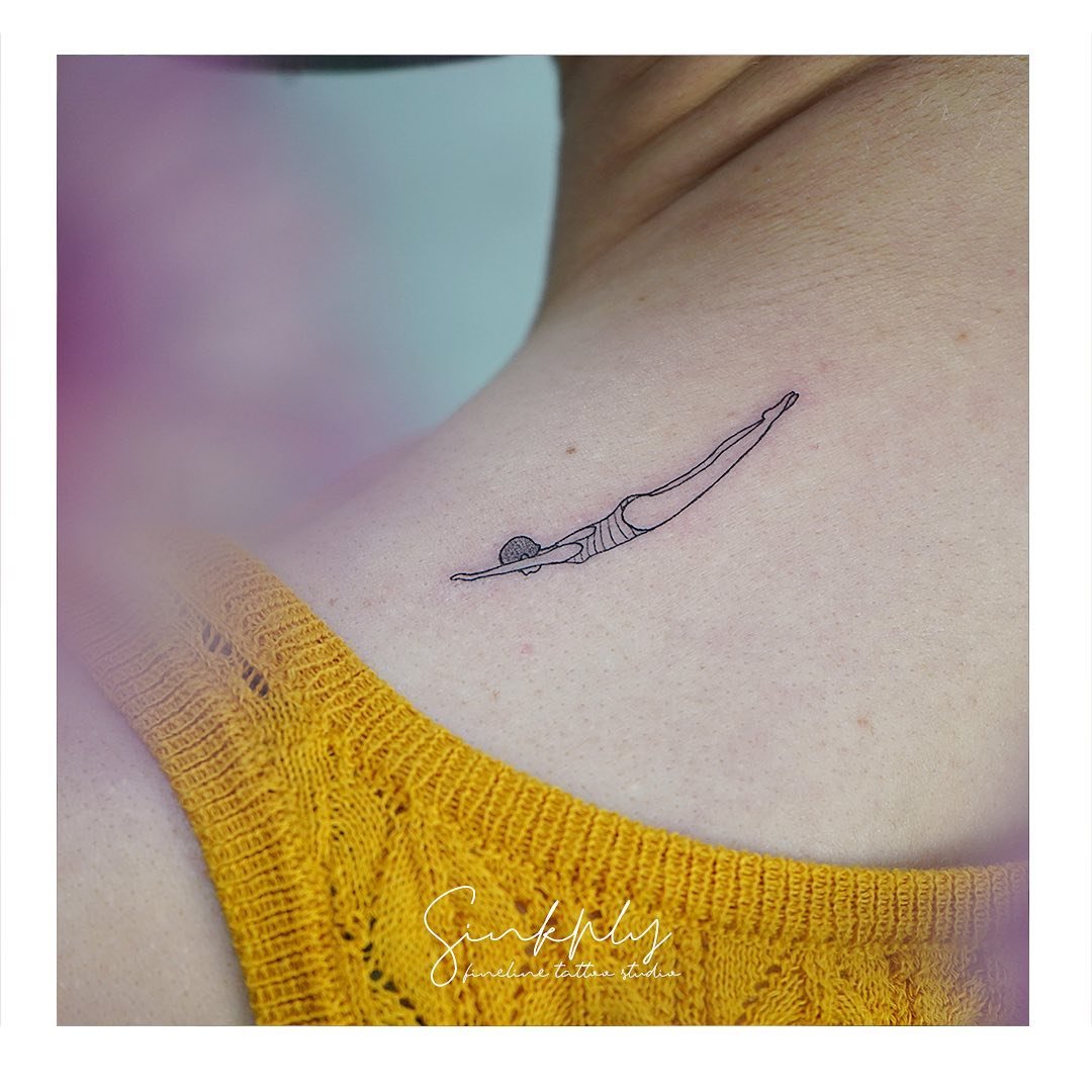 Tatuaje de geometrico en antebrazo, línea fina Sinkply Madrid