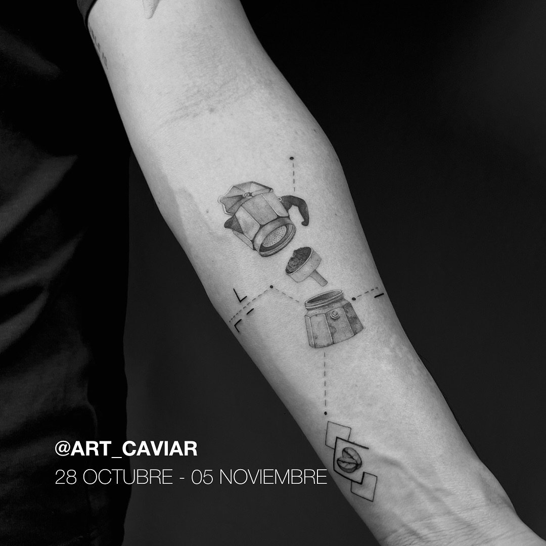 Tatuaje de geometrico en antebrazo, línea fina Sinkply Madrid