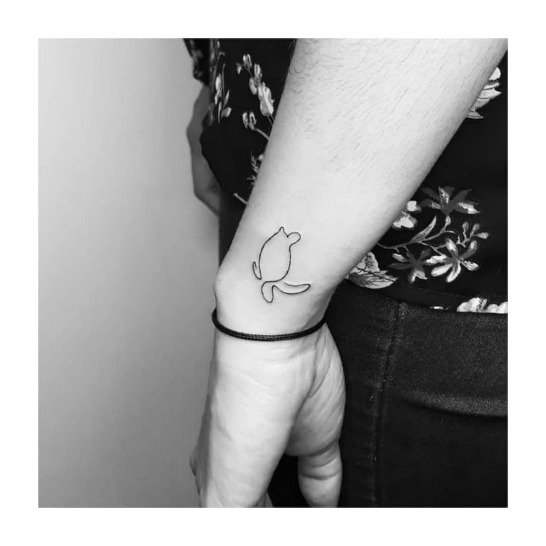 Tatuaje de geometrico en antebrazo, línea fina Sinkply Madrid