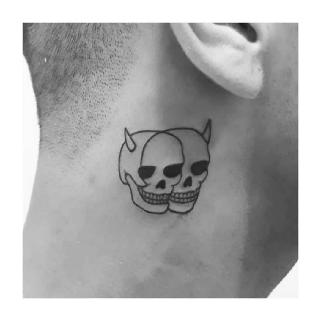 Tatuaje de geometrico en cuello, línea fina Sinkply Madrid