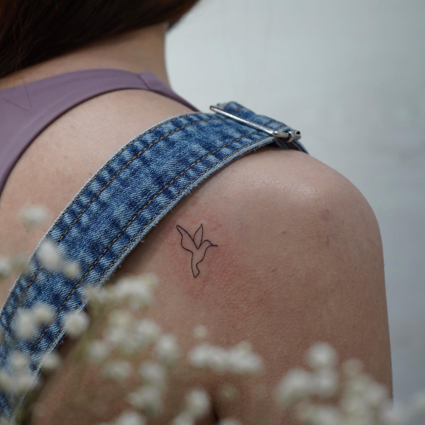 Tatuaje de geometrico en hombro, línea fina Sinkply Madrid