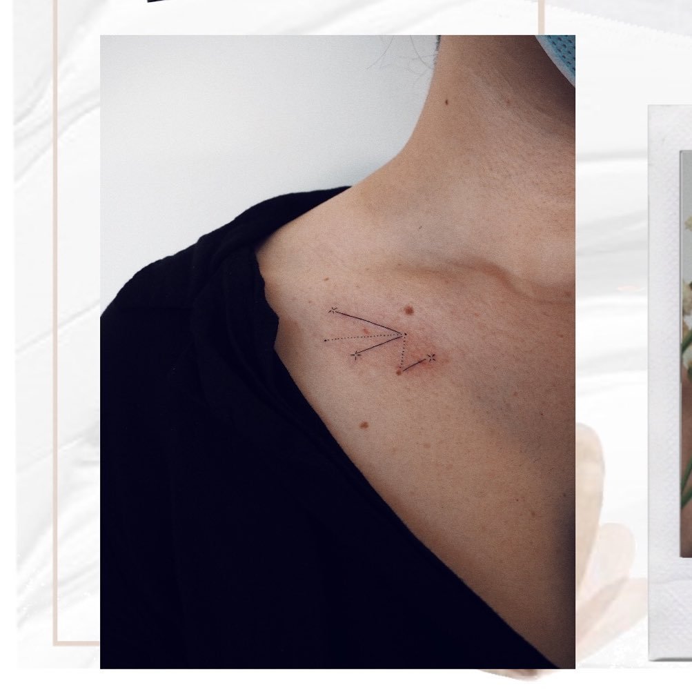 Tatuaje de geometrico en pecho, línea fina Sinkply Madrid