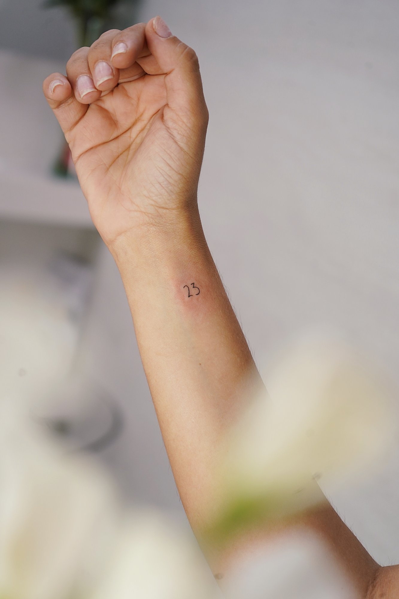 Tatuaje de tribal en espalda, línea fina