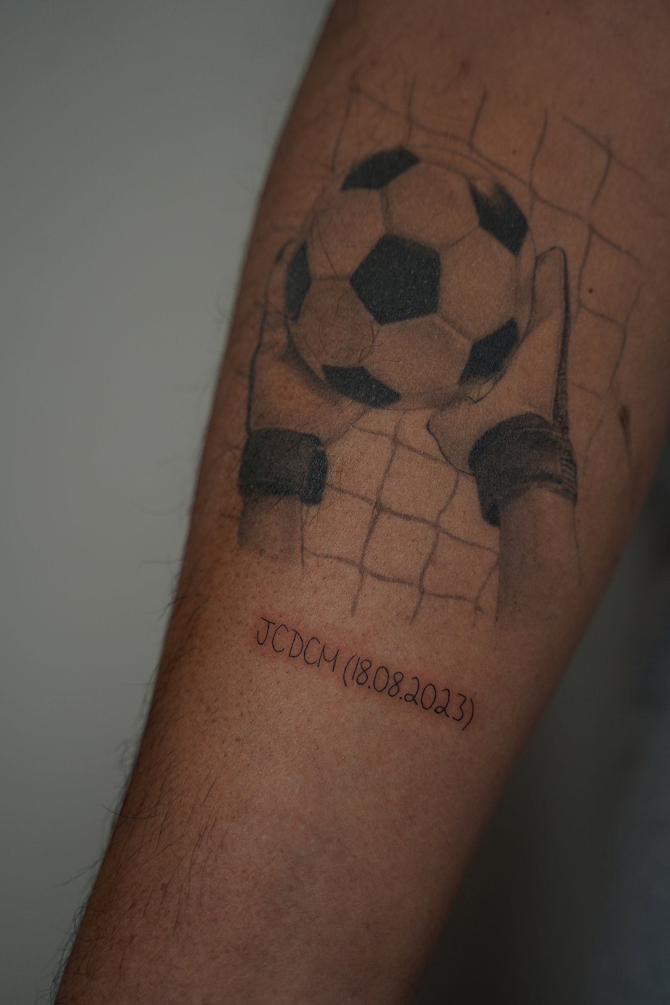 Tatuaje de frase un dia a la vez en zona desconocida, línea fina