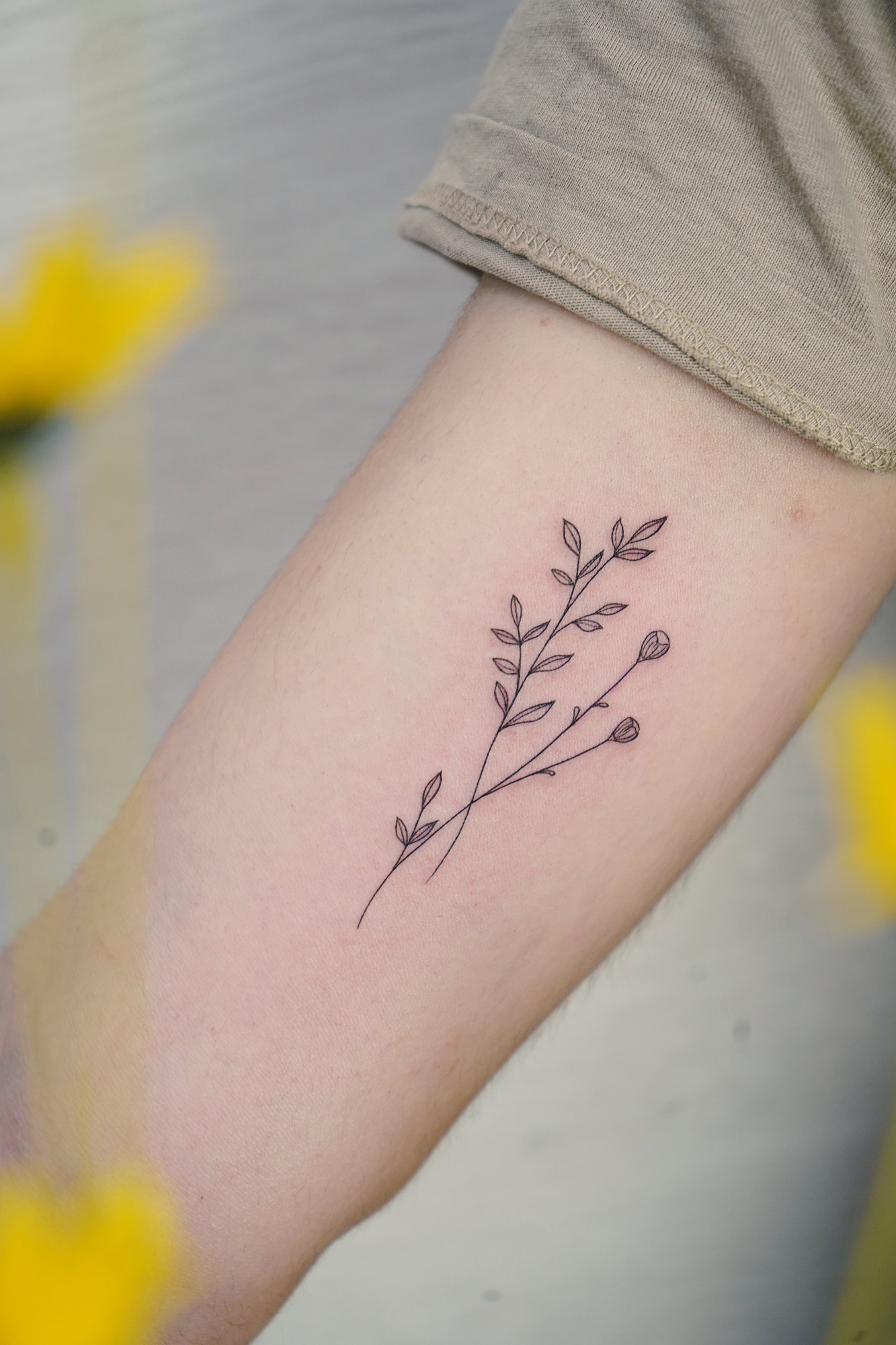 Tatuaje de nombre galileo en zona desconocida, línea fina