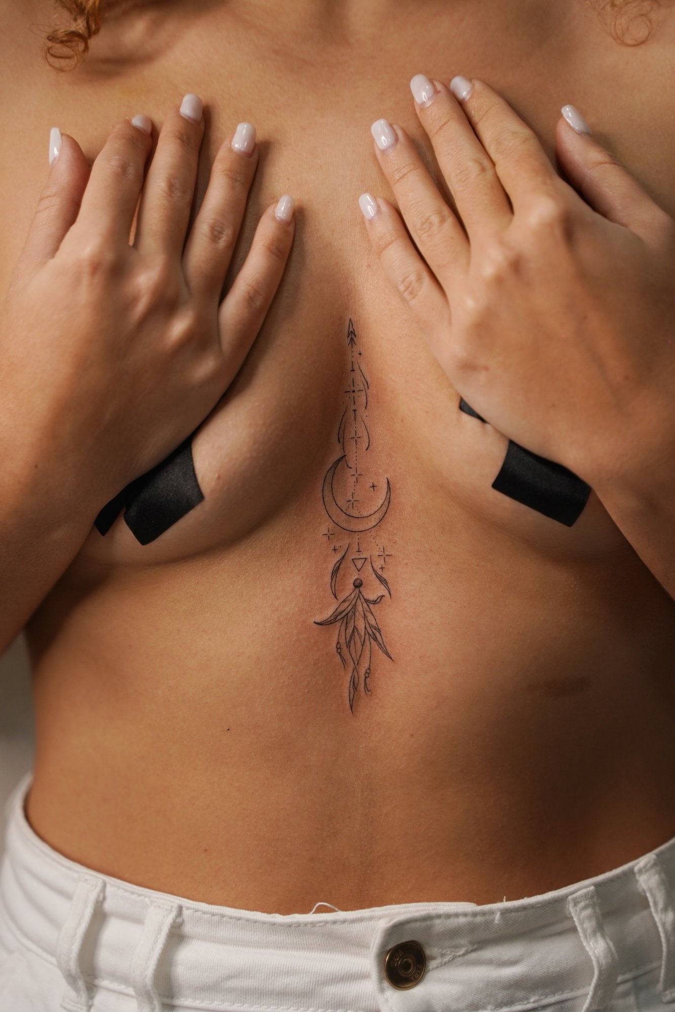 Tatuaje de nombre en zona desconocida, línea fina