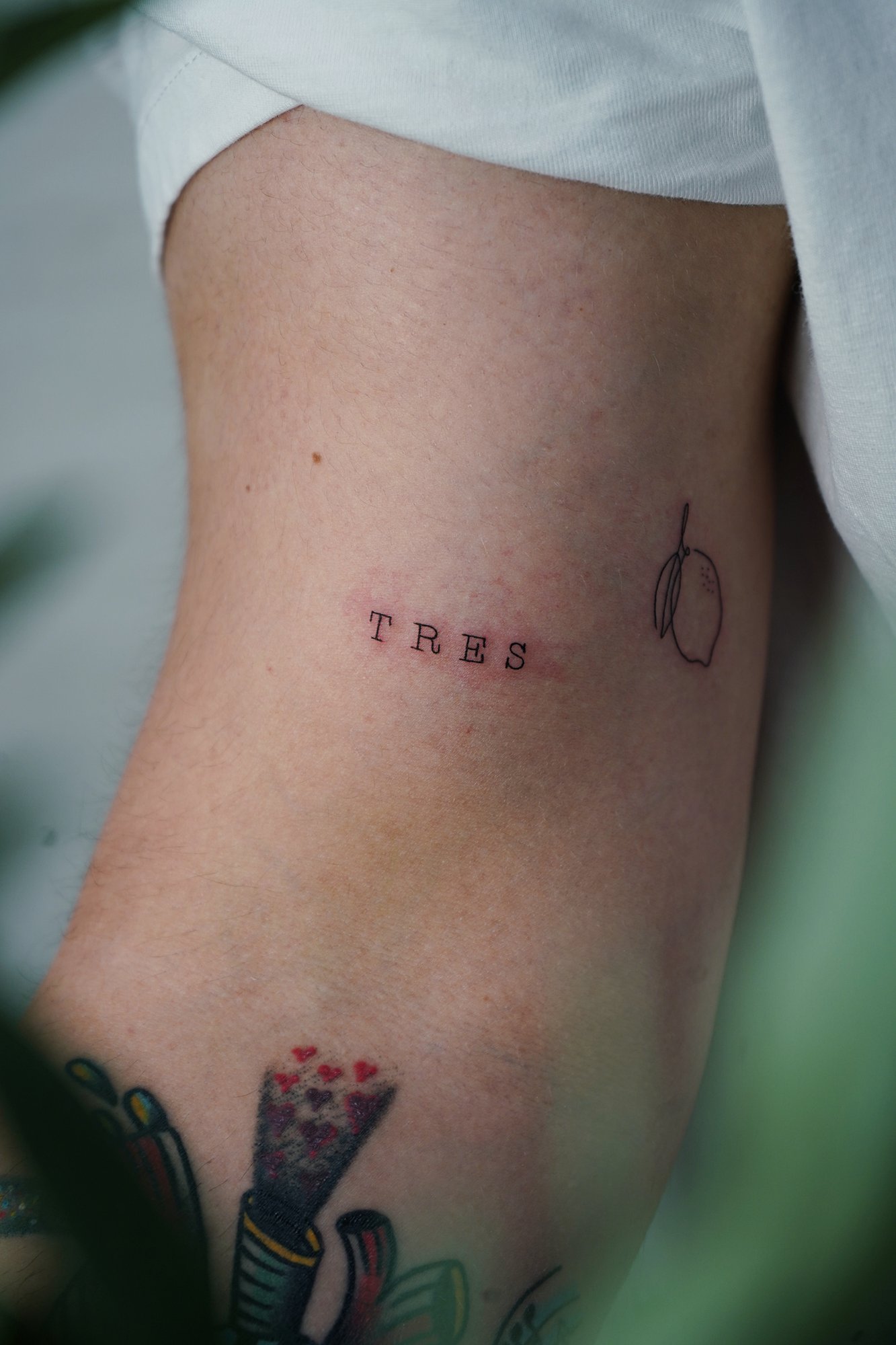 Tatuaje de numero 13 maquina en zona desconocida, línea fina