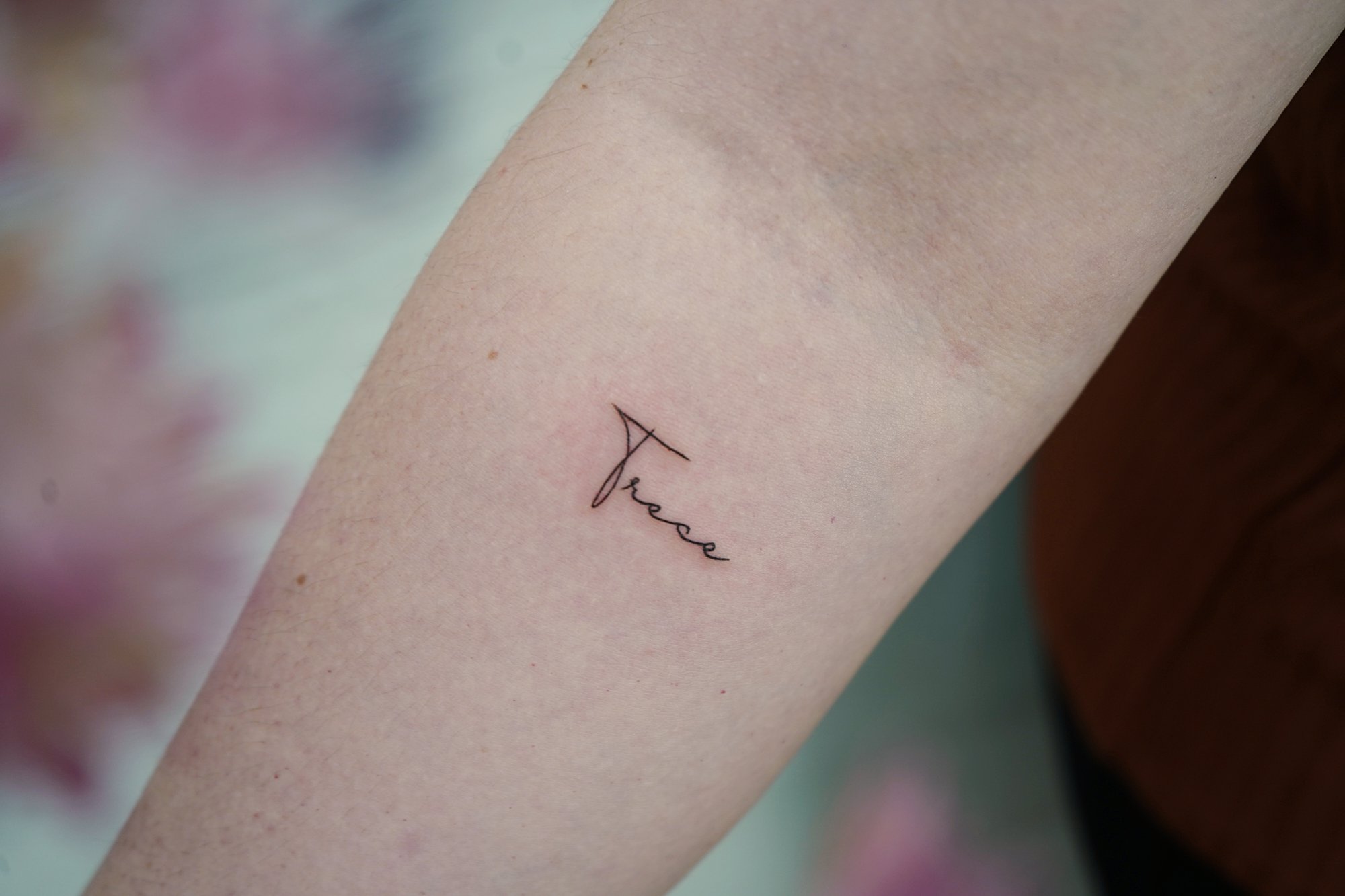Tatuaje de numero 13 en zona desconocida, línea fina