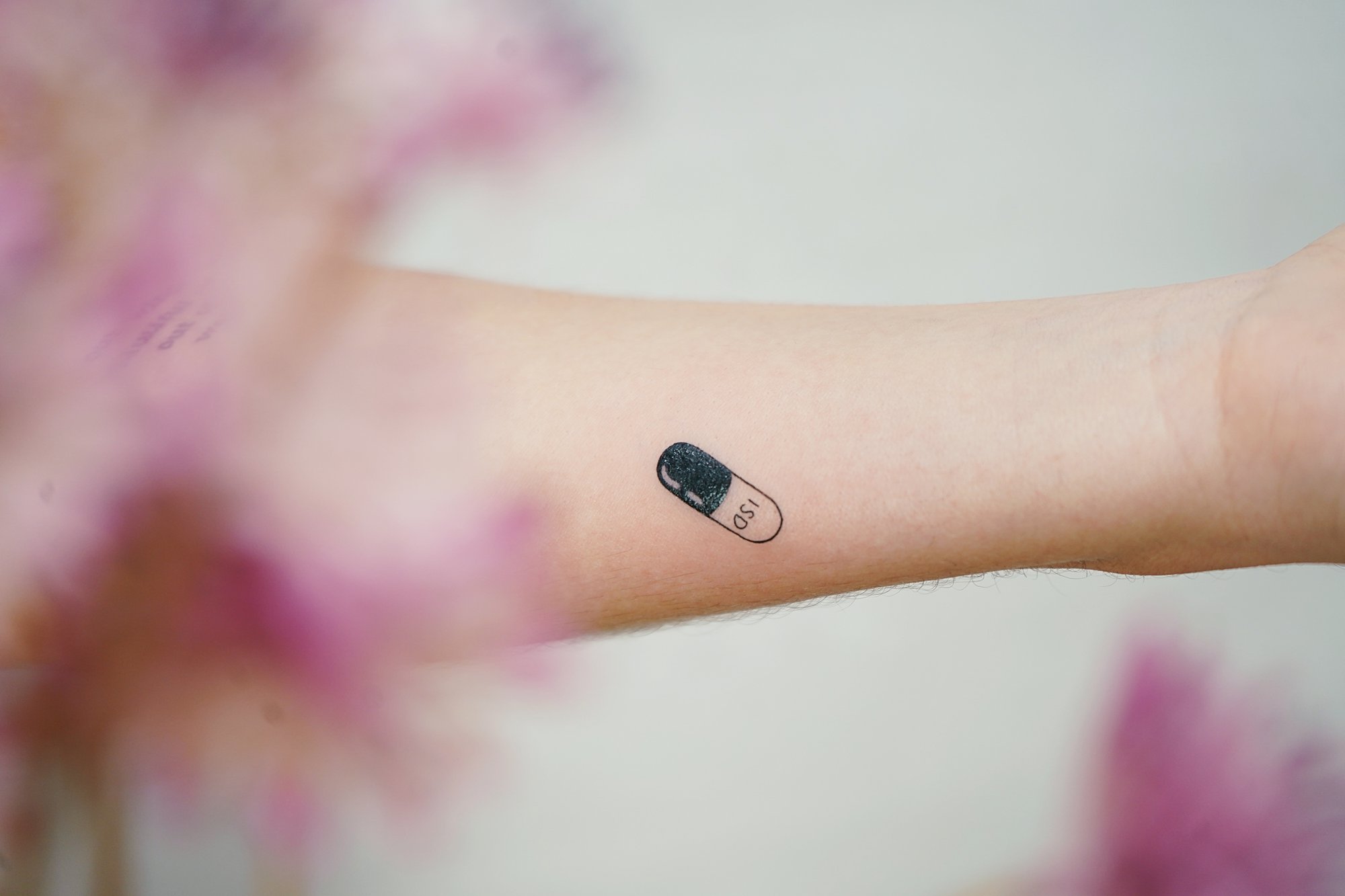 Tatuaje de numero 13 en zona desconocida, línea fina