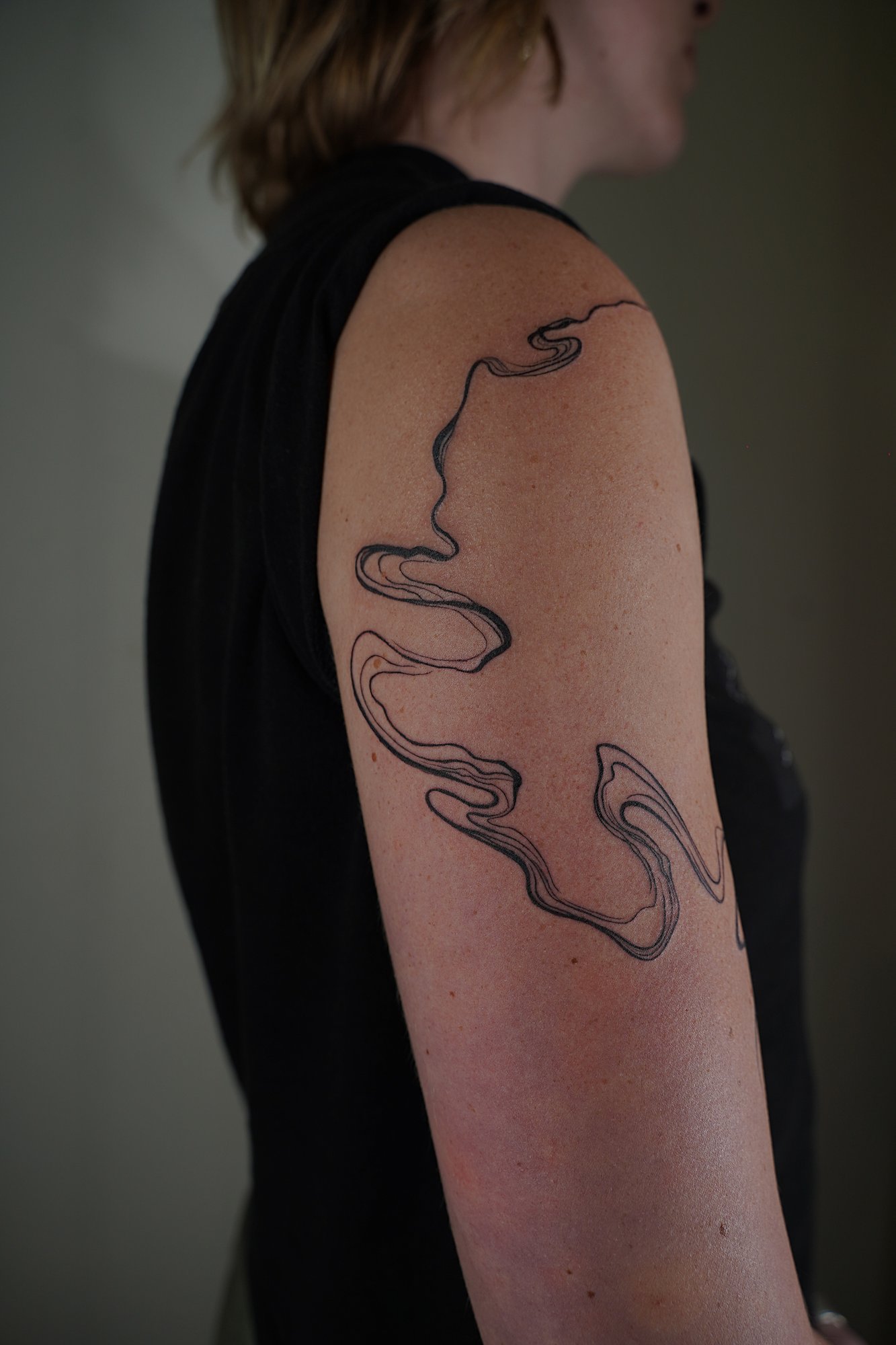 Tatuaje de numero 23 en zona desconocida, línea fina