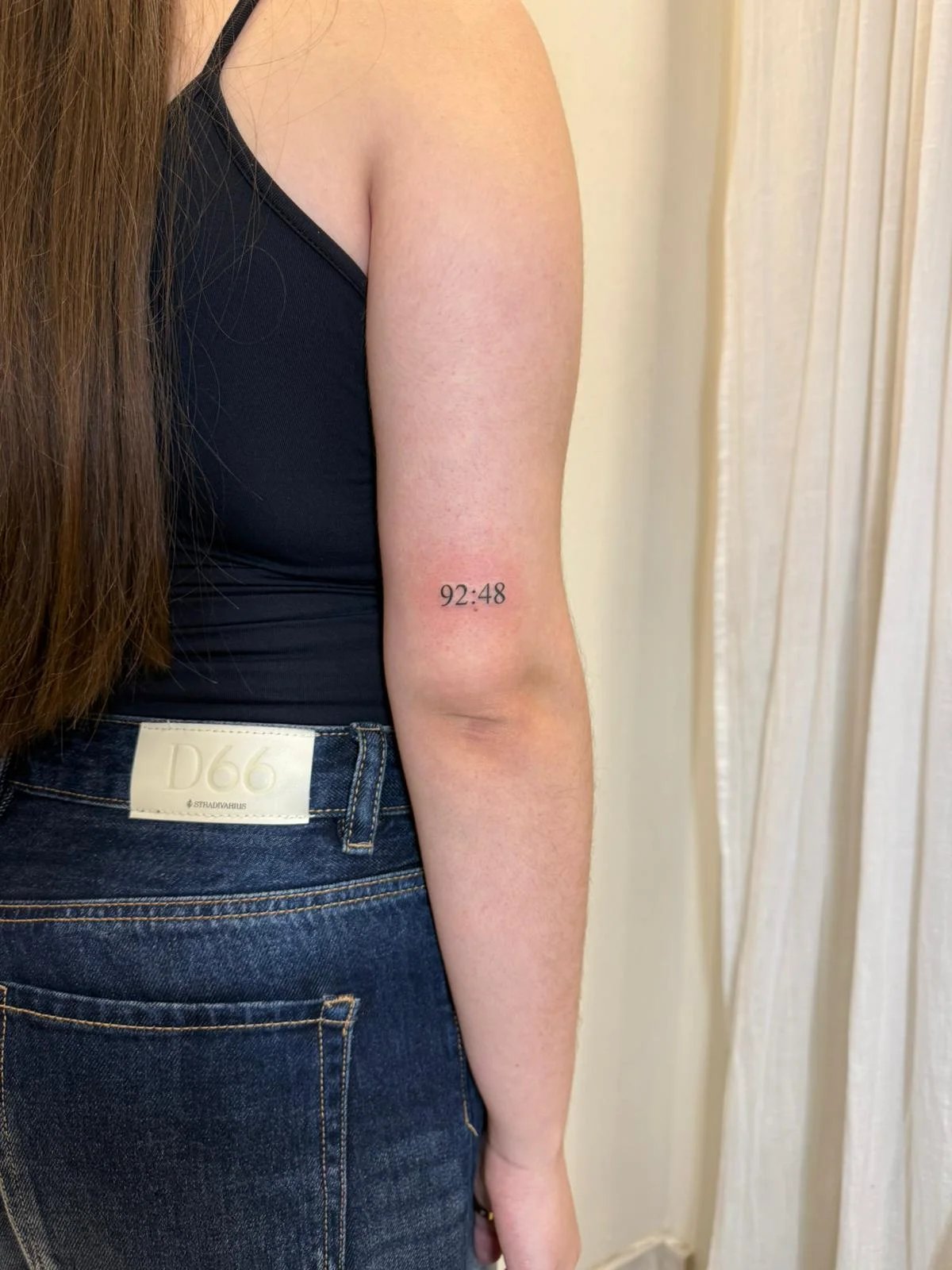 Tatuaje letras-frases numeros 92 48 antebrazo