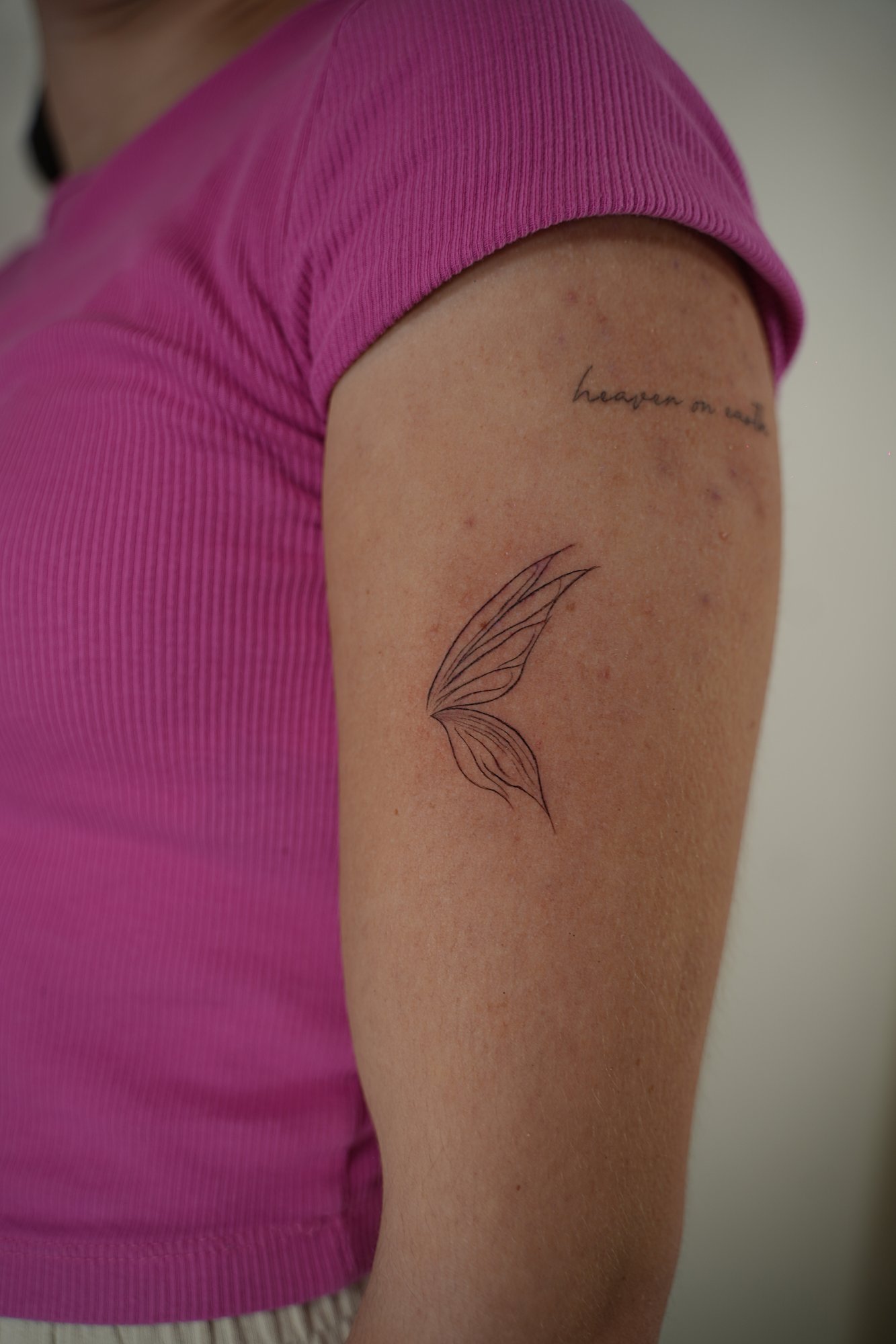 Tatuaje de numeros en zona desconocida, línea fina
