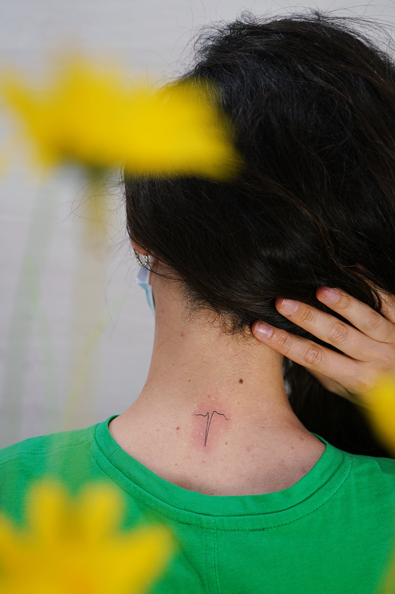 Tatuaje de palabra alma en costilla, línea fina