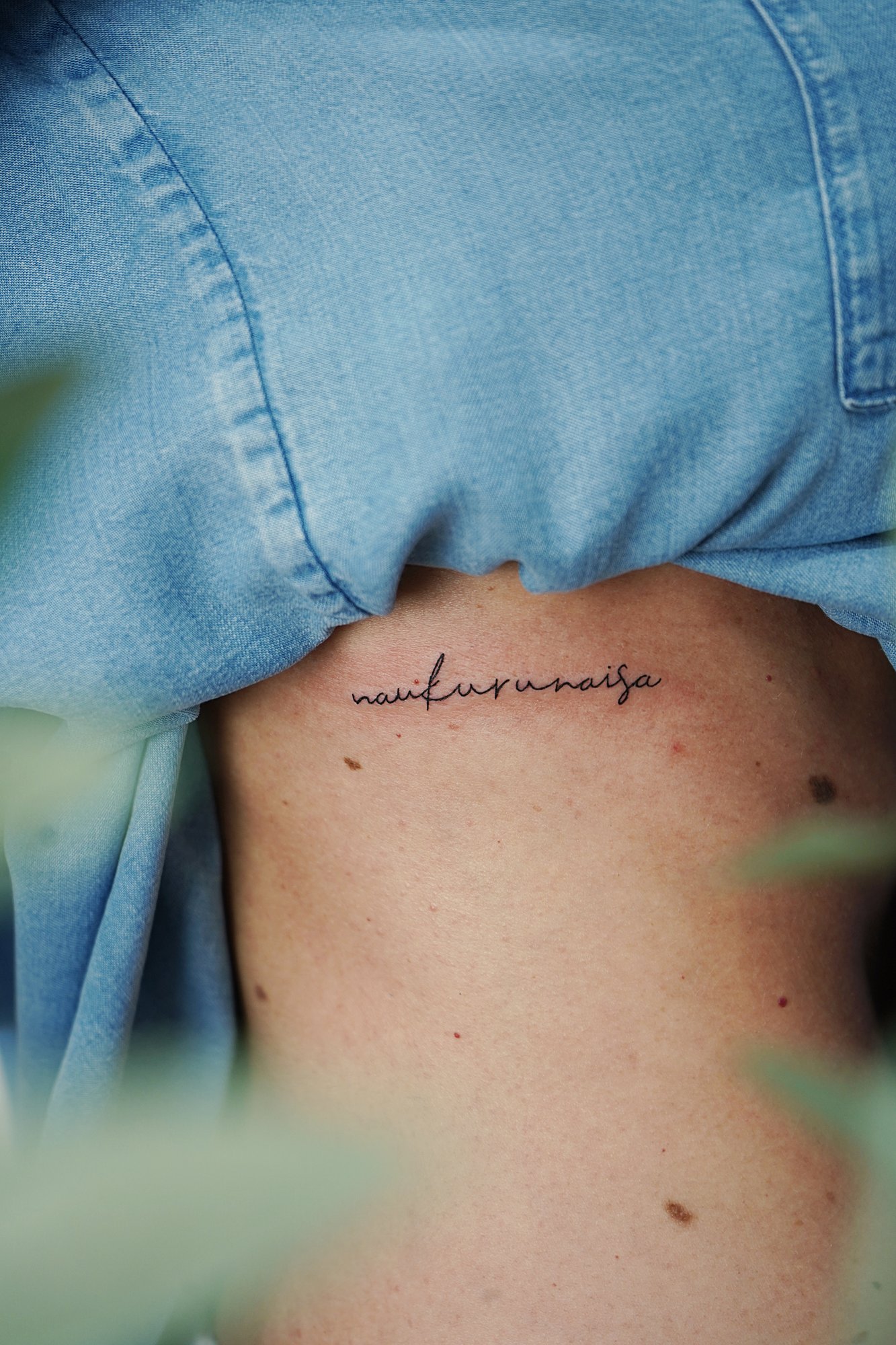 Tatuaje de palabra nankurunaisa en zona desconocida, línea fina