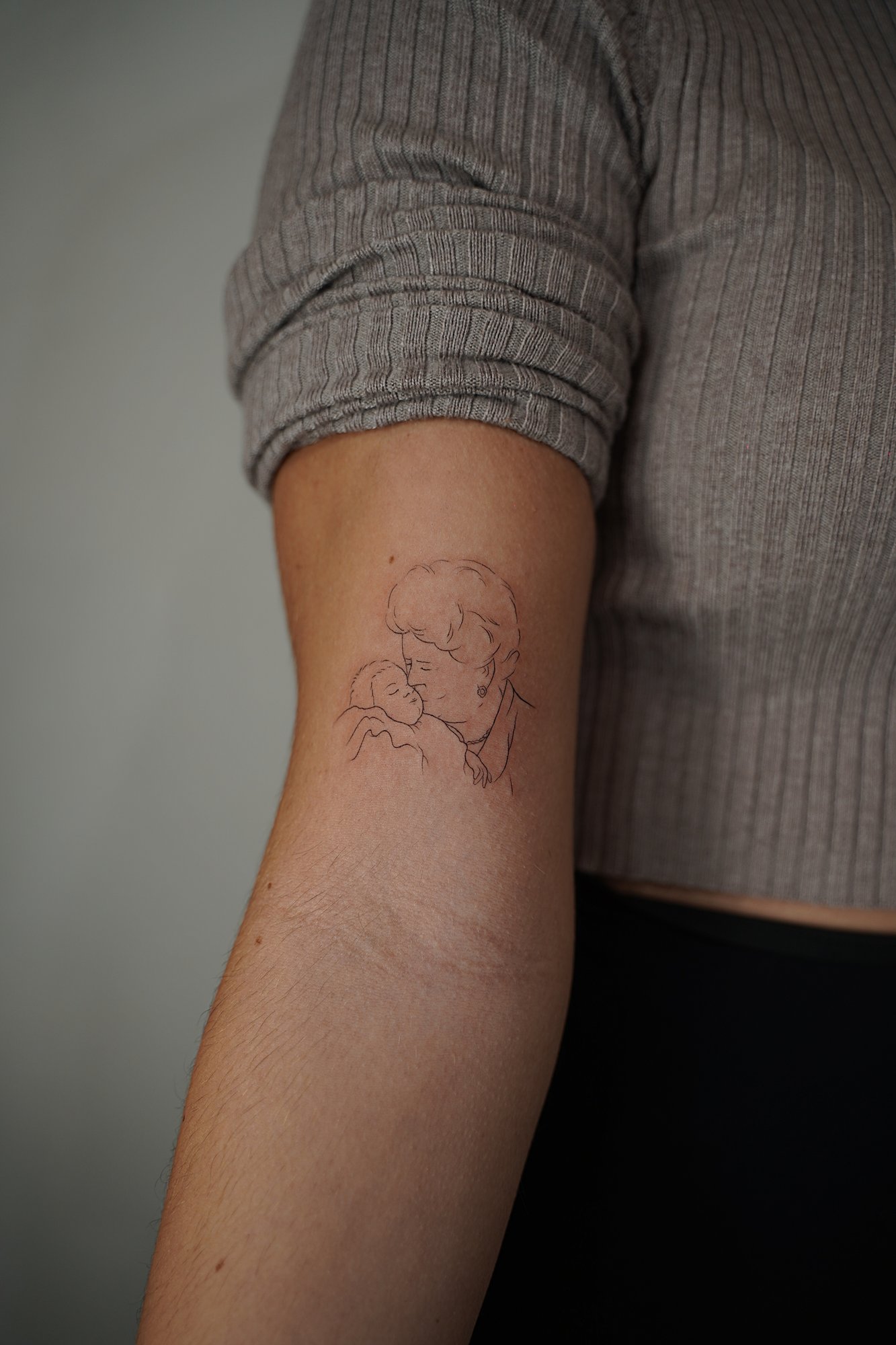 Tatuaje de palabra soulmate en zona desconocida, línea fina