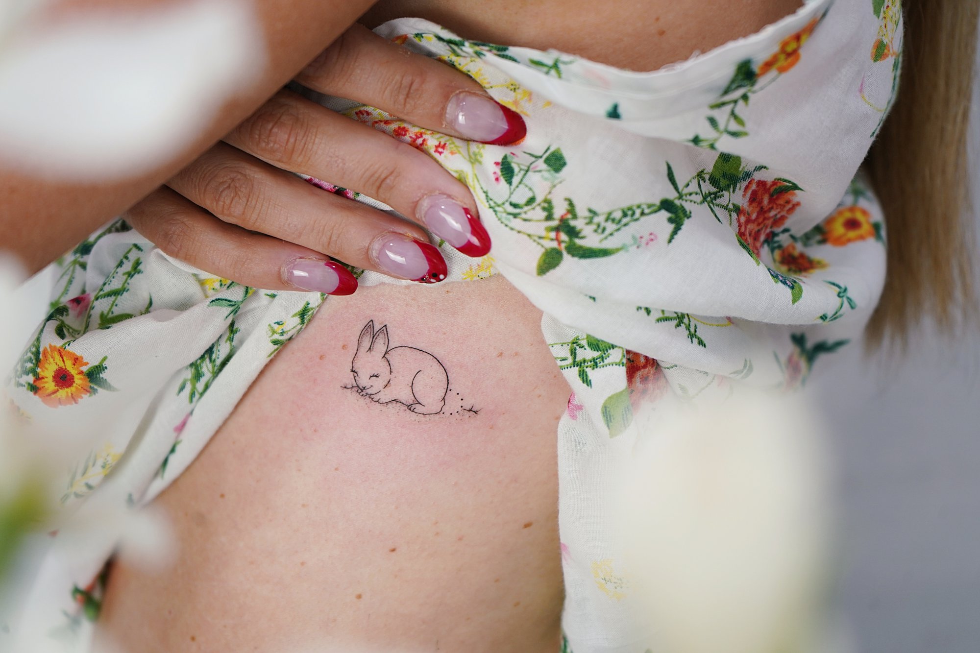 Tatuaje de palabra valance en zona desconocida, línea fina
