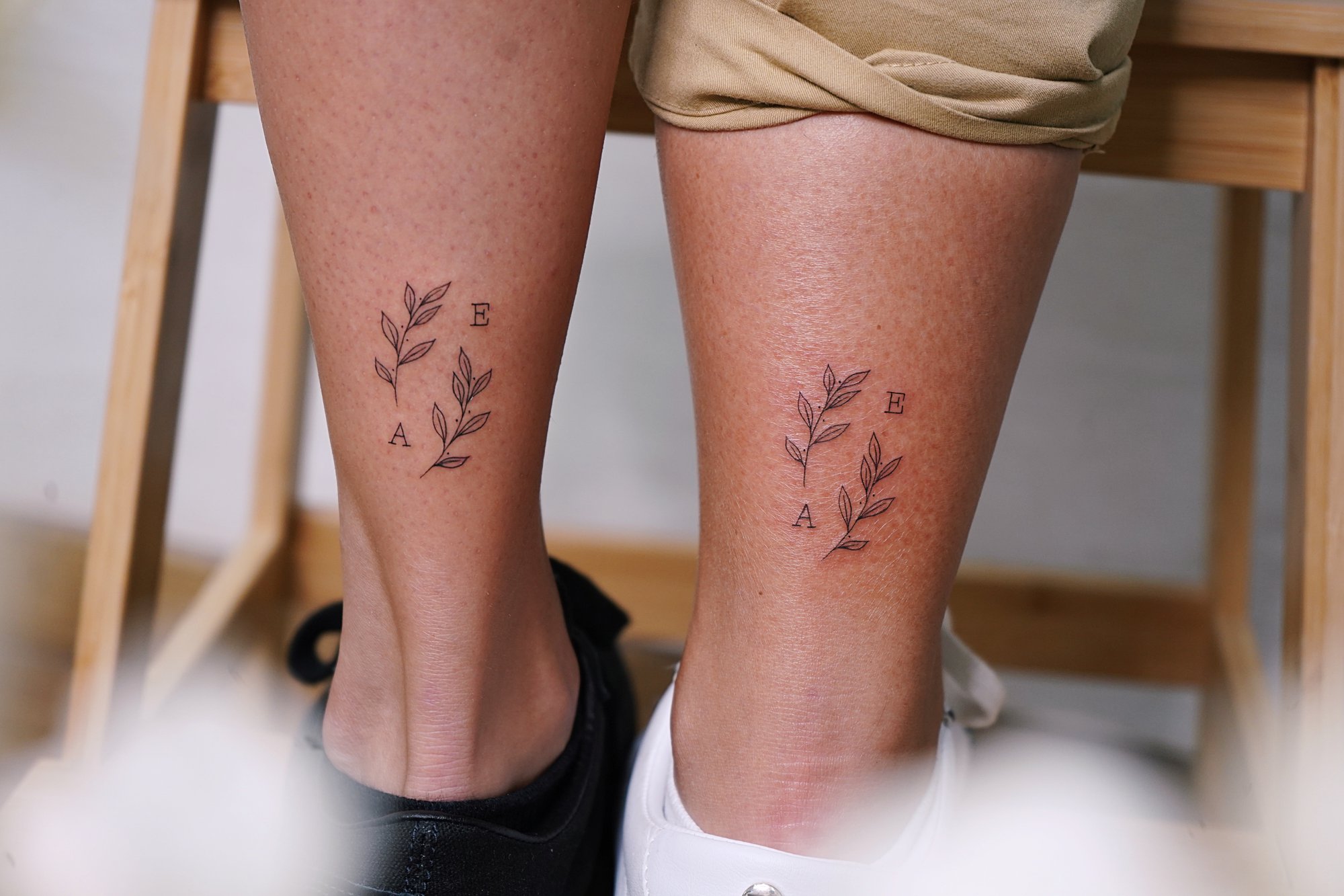 Tatuaje de palabras en zona desconocida, línea fina