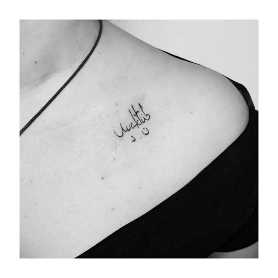 Tatuaje de frase en antebrazo, línea fina Sinkply Madrid