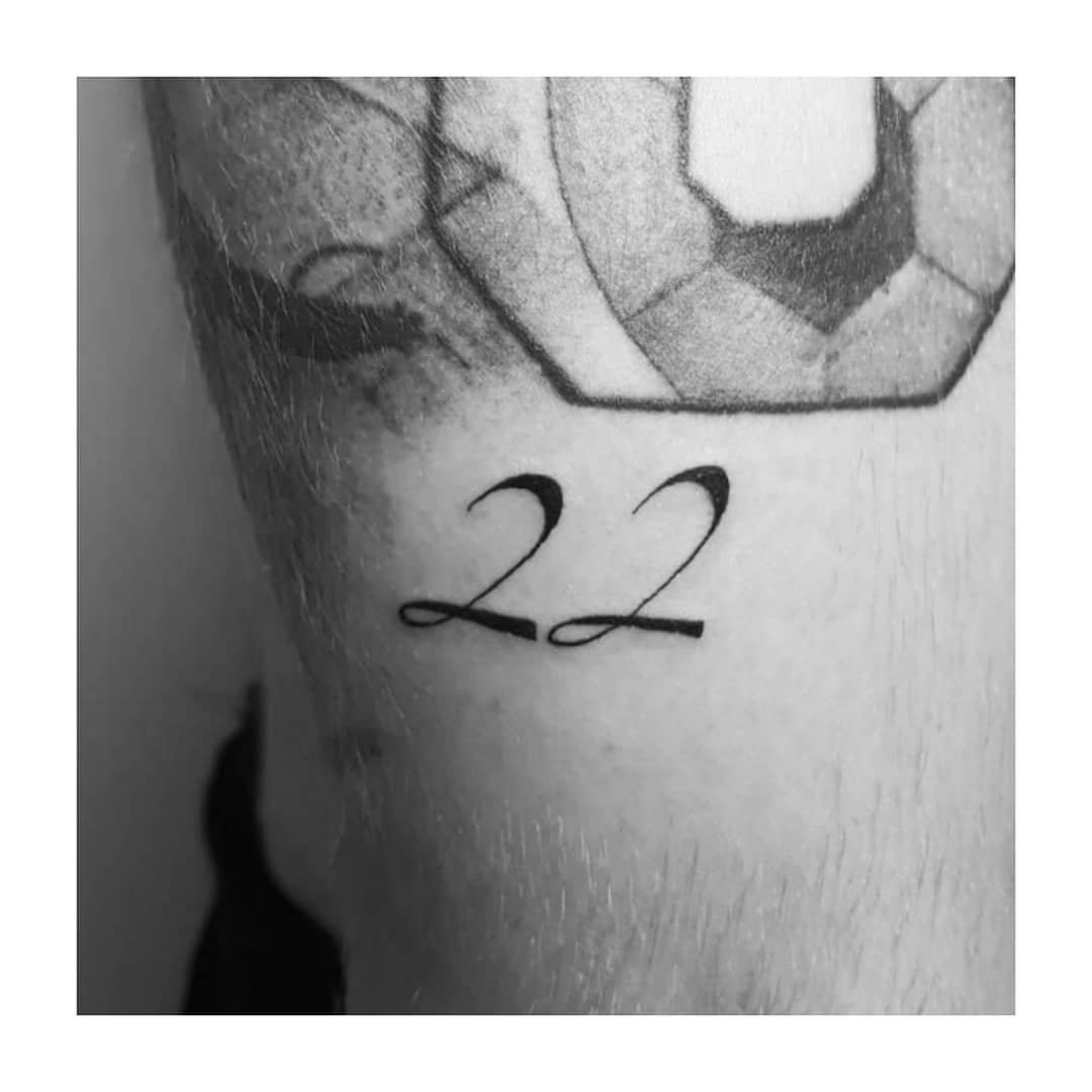 Tatuaje de frase en antebrazo, línea fina Sinkply Madrid