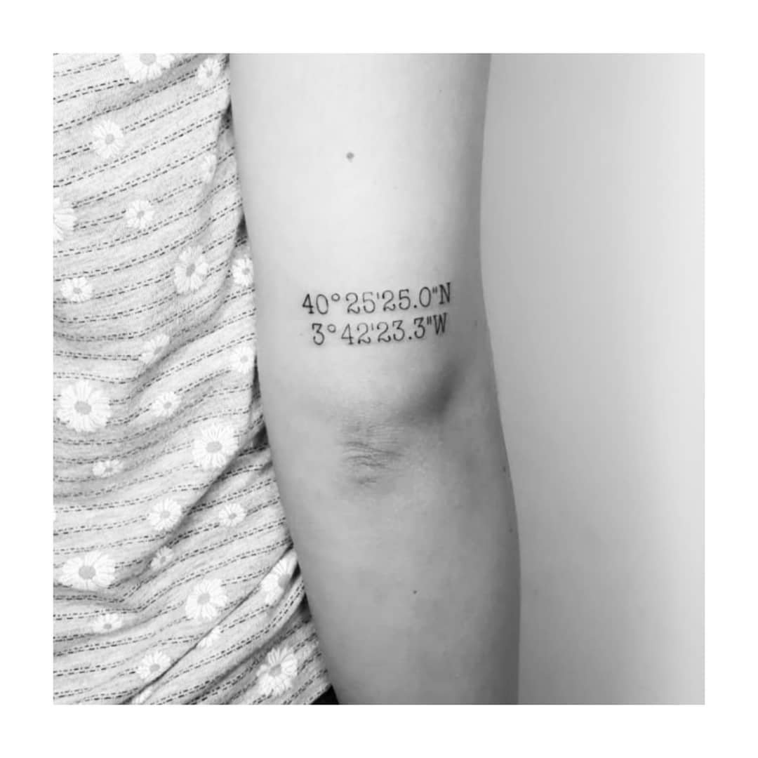 Tatuaje de frase en antebrazo, línea fina Sinkply Madrid