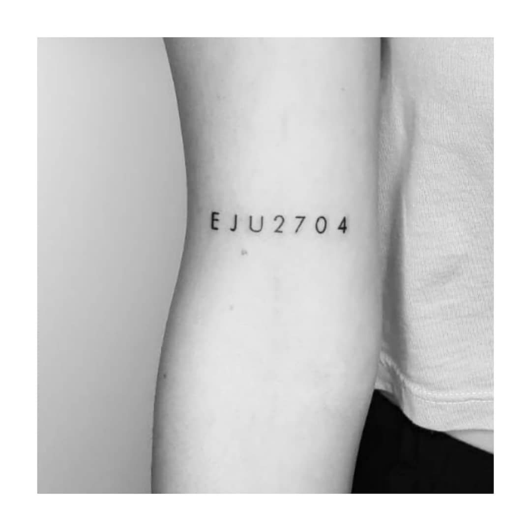 Tatuaje de frase en antebrazo, línea fina Sinkply Madrid