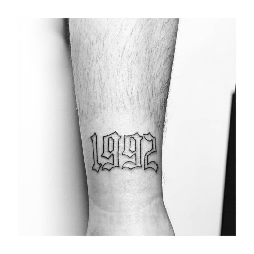 Tatuaje de frase en antebrazo, línea fina Sinkply Madrid