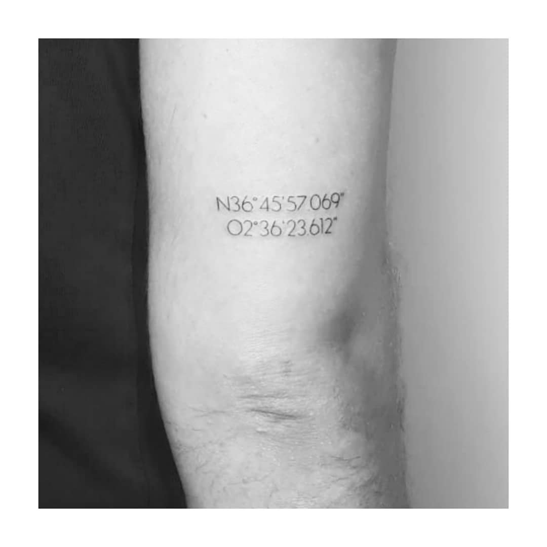 Tatuaje de frase en antebrazo, línea fina Sinkply Madrid