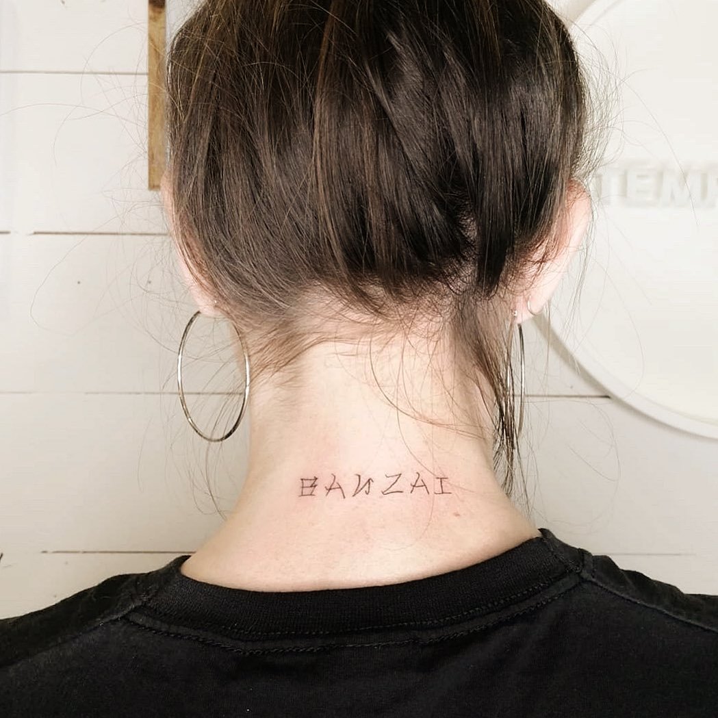 Tatuaje de frase en antebrazo, línea fina Sinkply Madrid