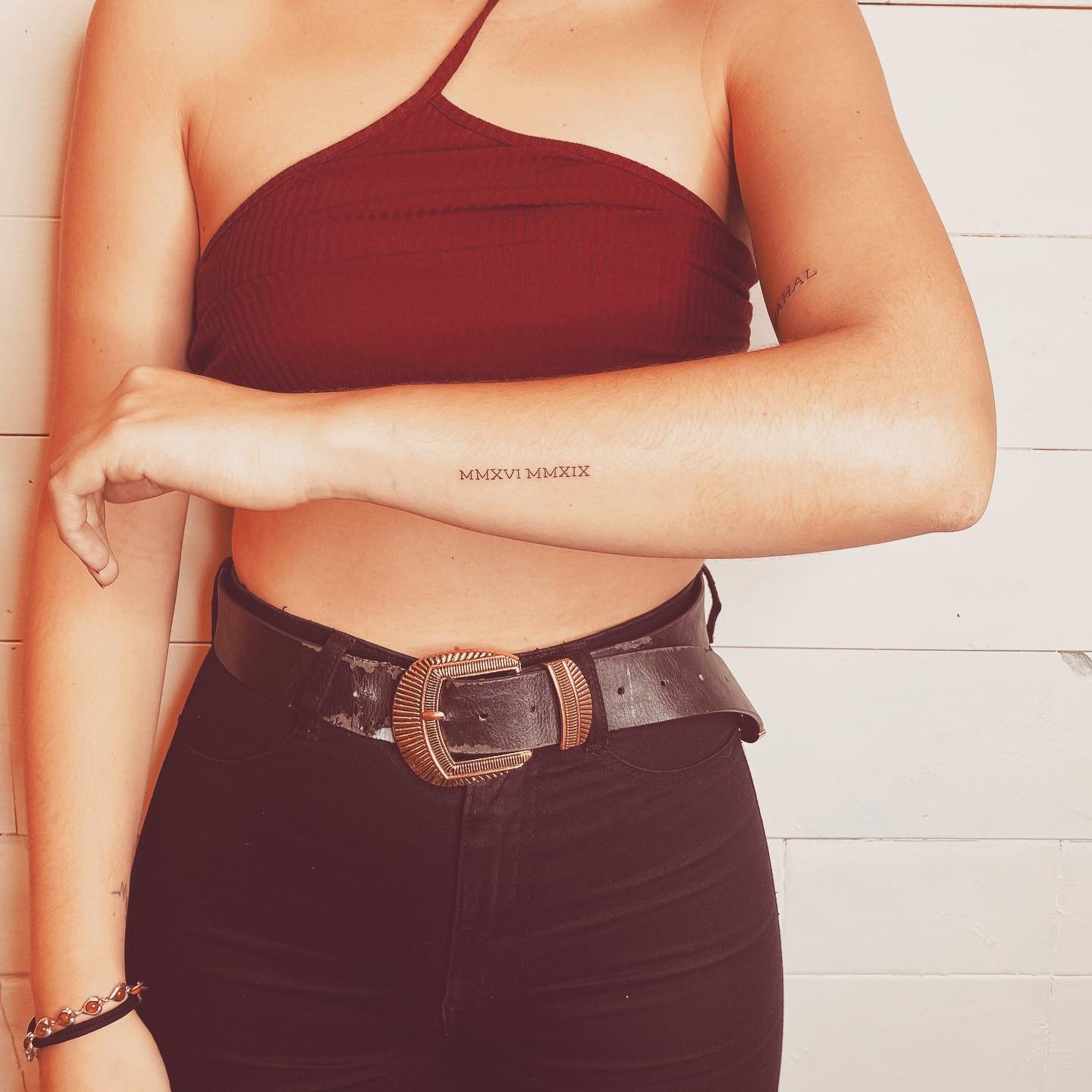 Tatuaje de frase en antebrazo, línea fina Sinkply Madrid