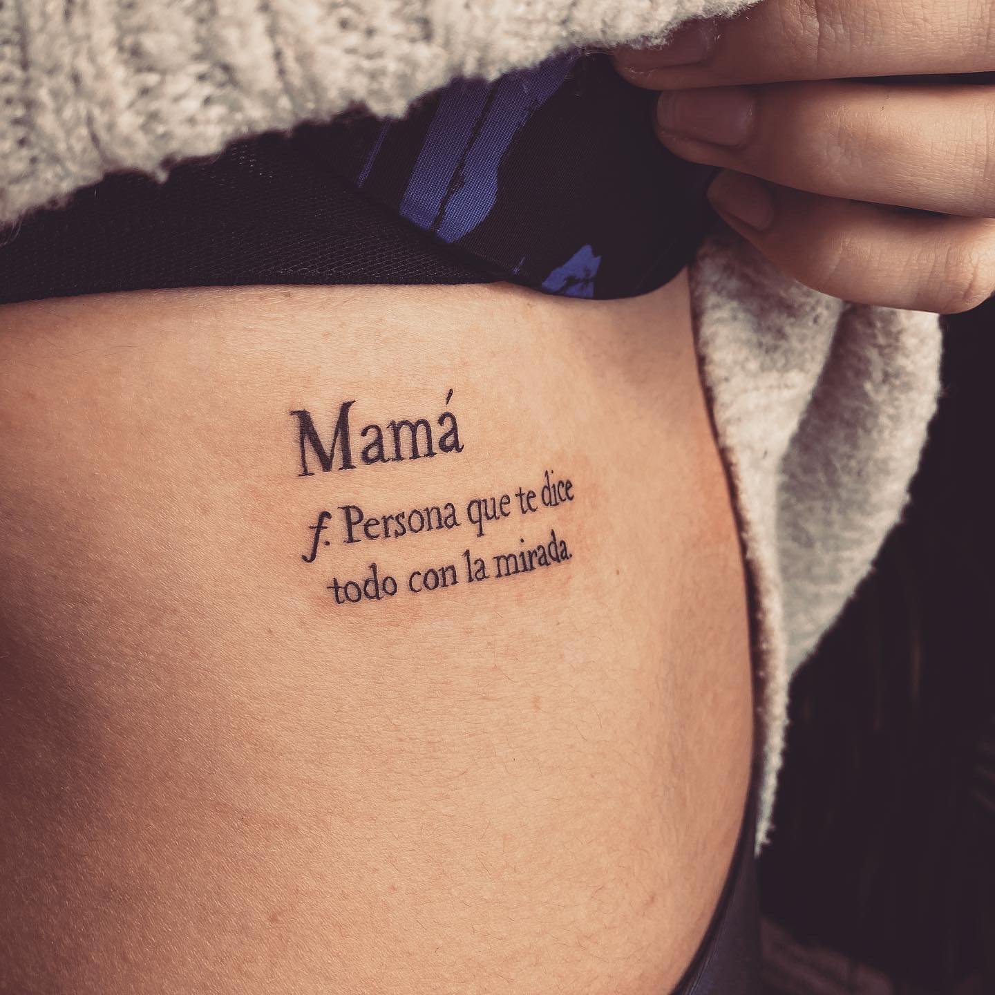 Tatuaje de frase en antebrazo, línea fina Sinkply Madrid