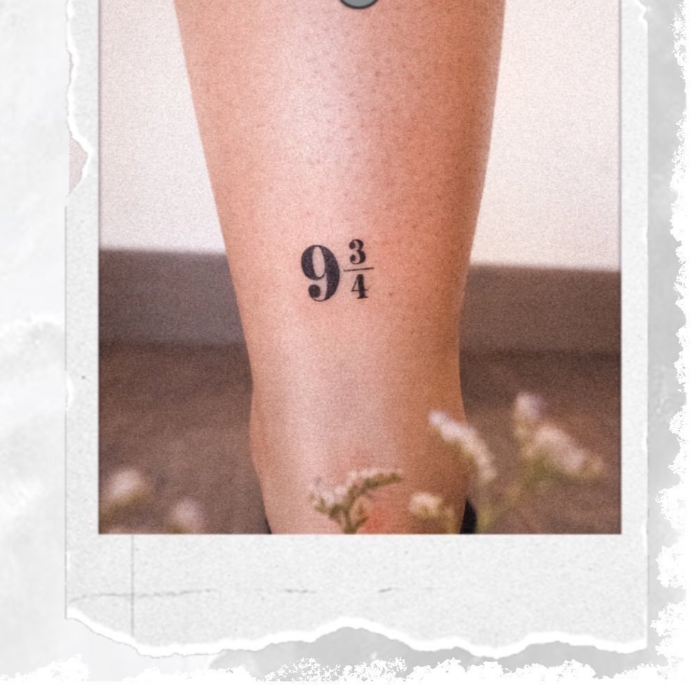 Tatuaje de frase en antebrazo, línea fina Sinkply Madrid