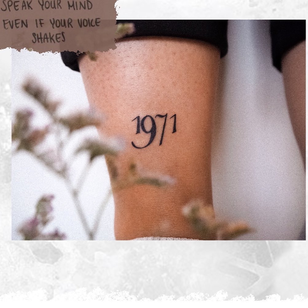 Tatuaje de frase en antebrazo, línea fina Sinkply Madrid