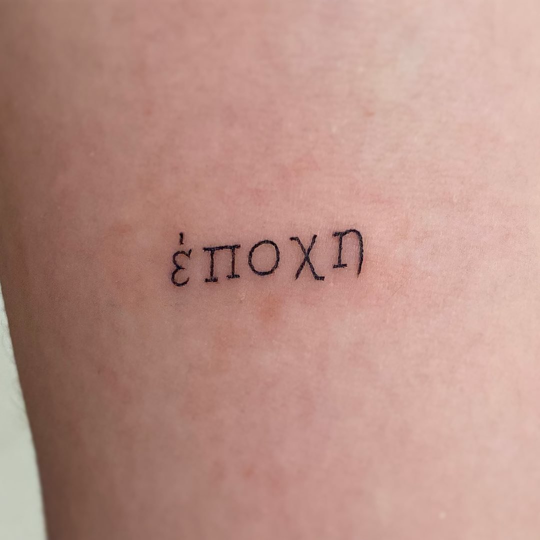 Tatuaje de frase en antebrazo, línea fina Sinkply Madrid