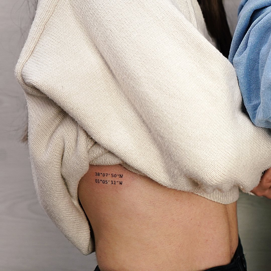 Tatuaje de frase en antebrazo, línea fina Sinkply Madrid