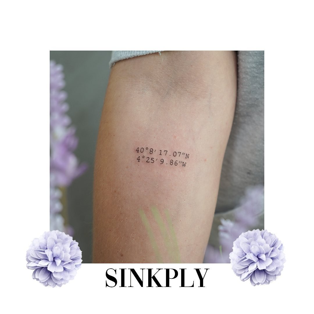 Tatuaje de frase en antebrazo, línea fina Sinkply Madrid