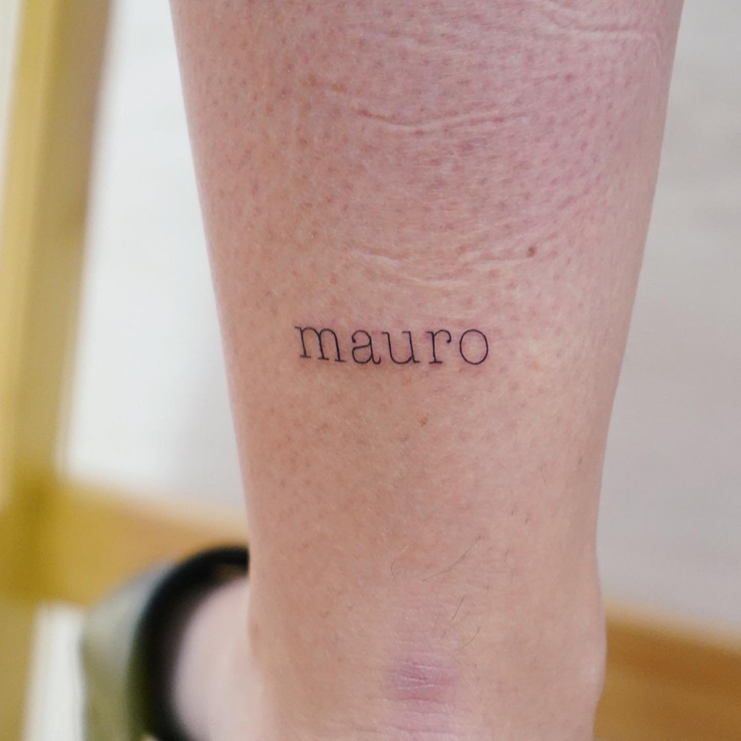 Tatuaje de frase en antebrazo, línea fina Sinkply Madrid