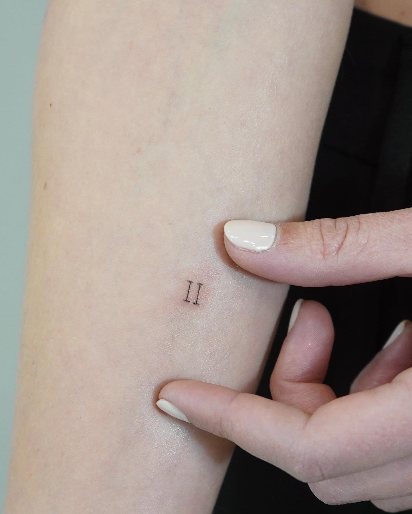 Tatuaje de frase en antebrazo, línea fina Sinkply Madrid