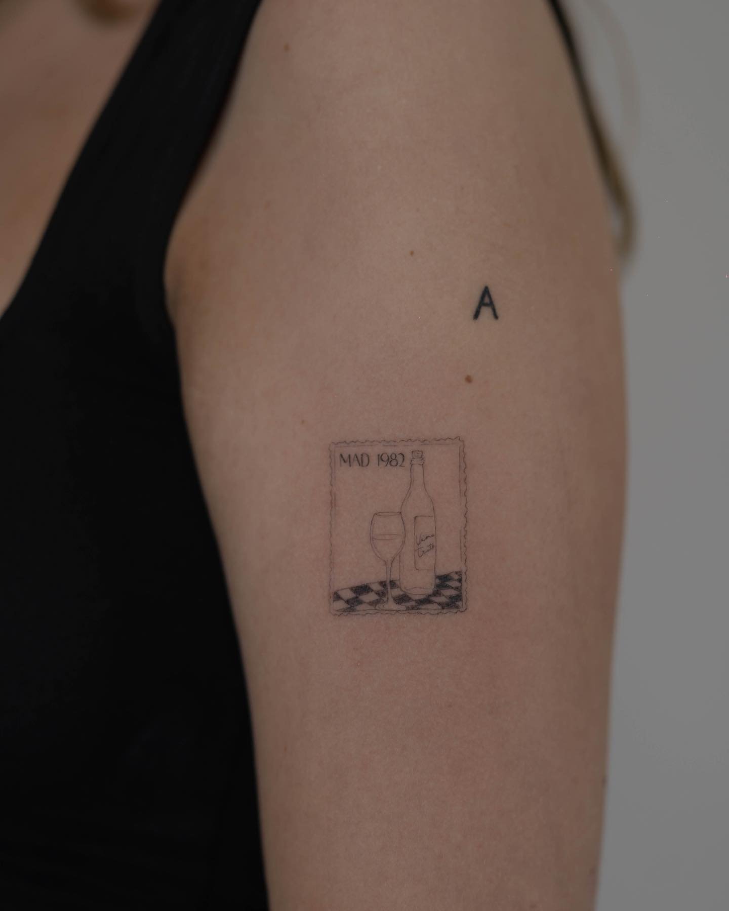 Tatuaje de frase en antebrazo, línea fina Sinkply Madrid
