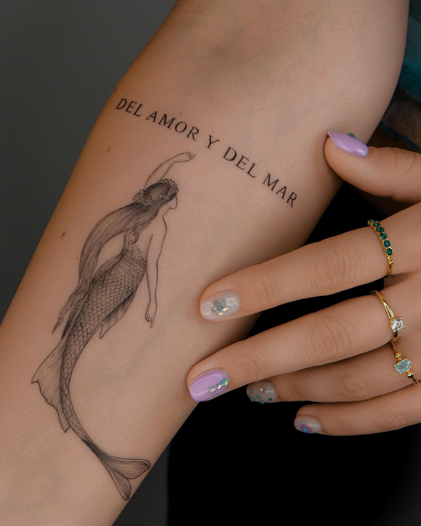 Tatuaje de frase en antebrazo, línea fina Sinkply Madrid