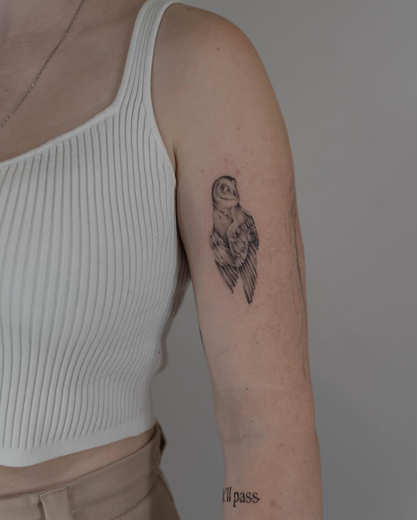 Tatuaje de frase en antebrazo, línea fina Sinkply Madrid