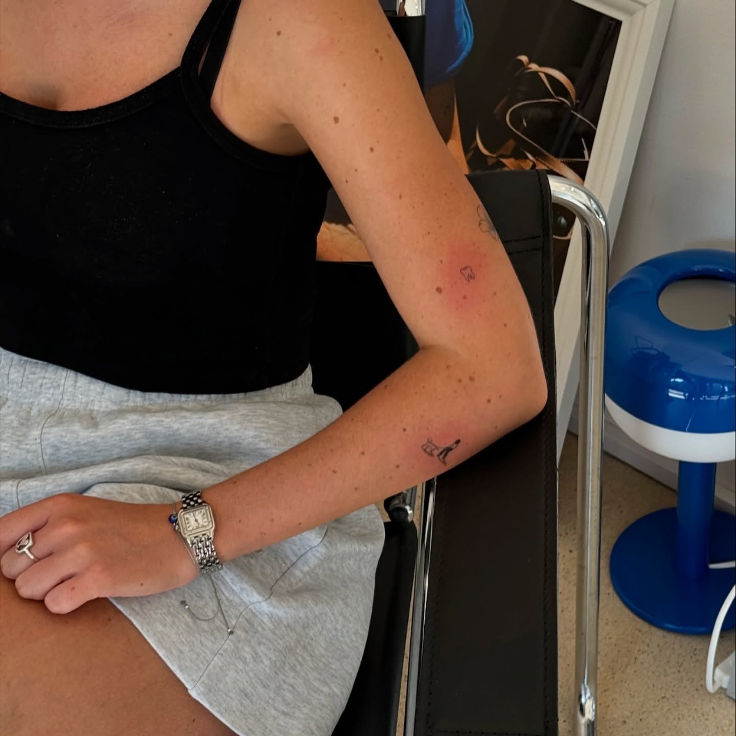 Tatuaje de frase en antebrazo, línea fina Sinkply Madrid