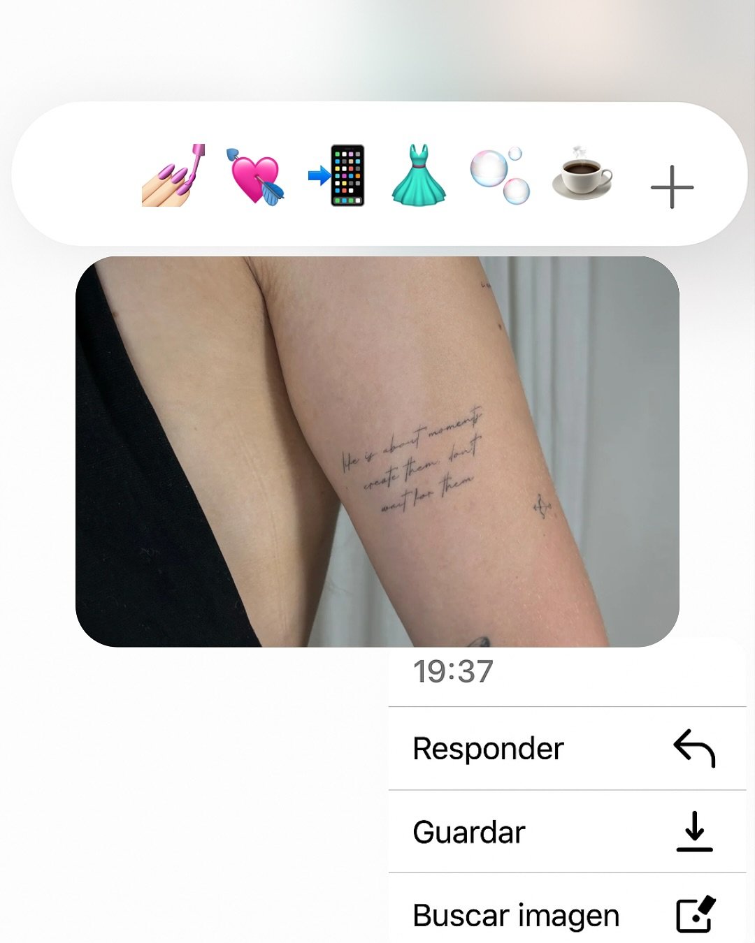 Tatuaje de frase en antebrazo, línea fina Sinkply Madrid