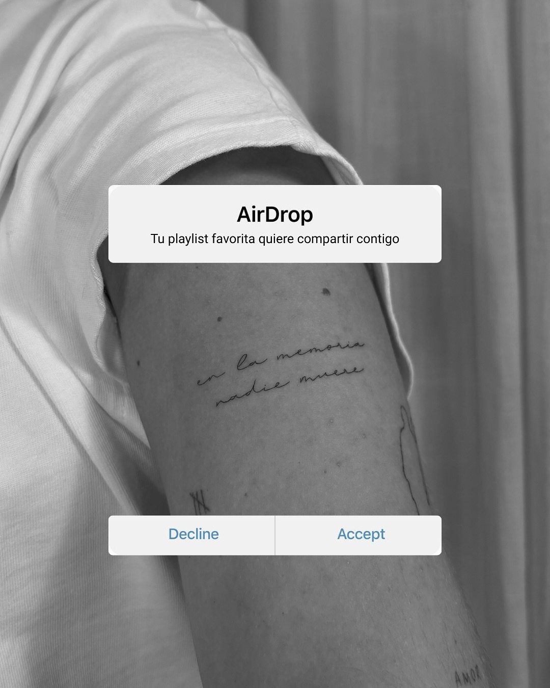 Tatuaje de frase en antebrazo, línea fina Sinkply Madrid