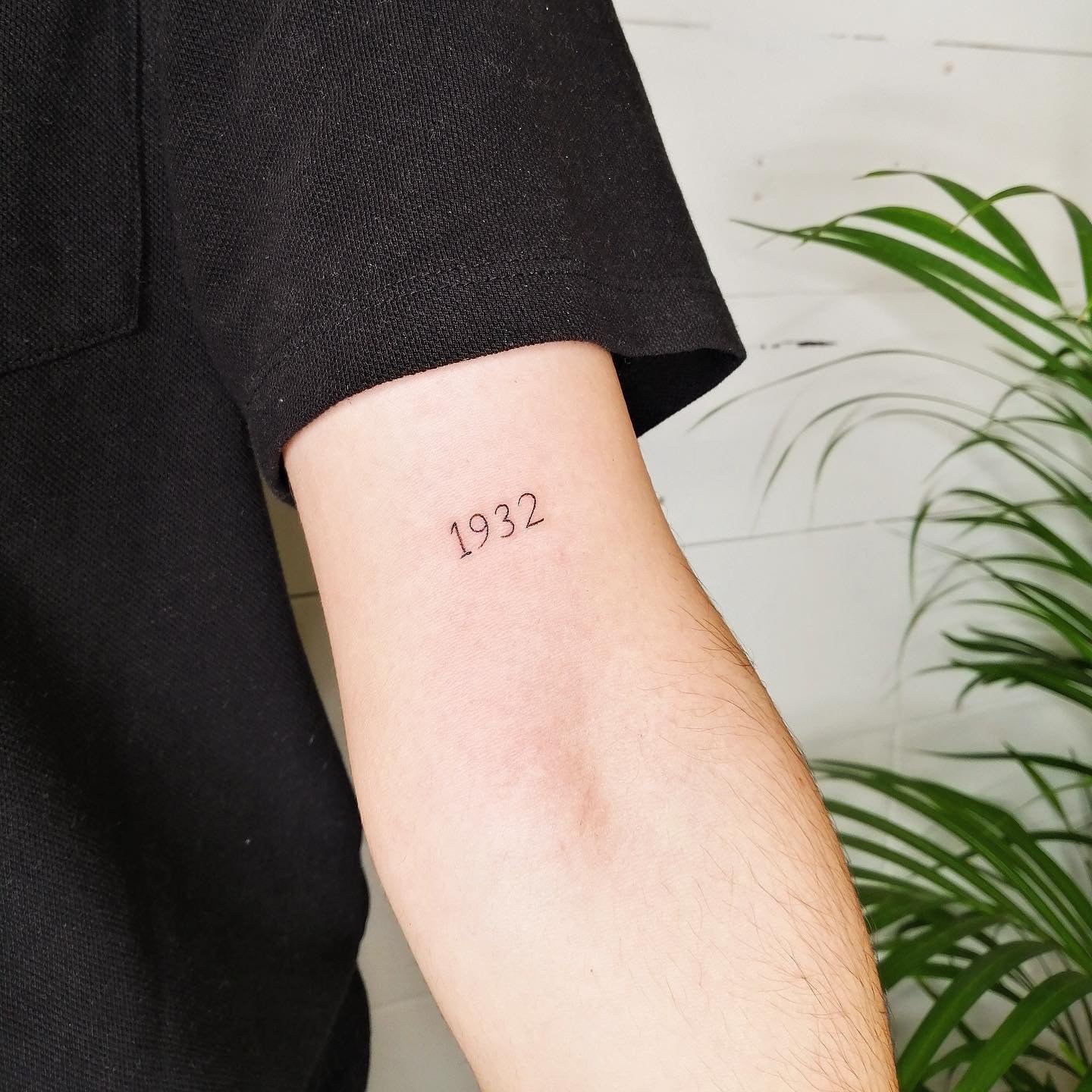 Tatuaje de frase en antebrazo, línea fina Sinkply Madrid
