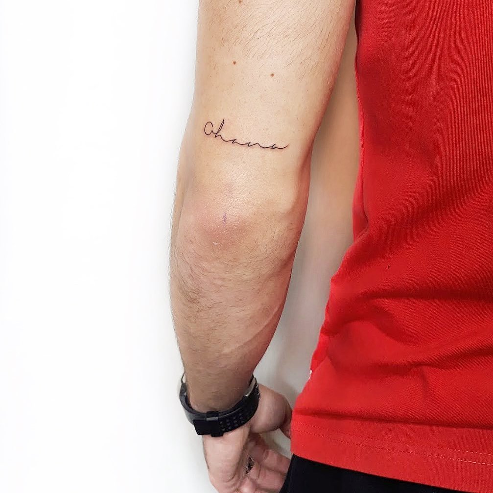Tatuaje de frase en antebrazo, línea fina Sinkply Madrid